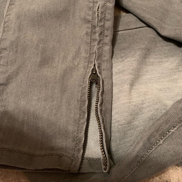 NWOT Lucky Brand Charlie Super Skinny. Size 4/27. Light gray. - Picture 9 of 12